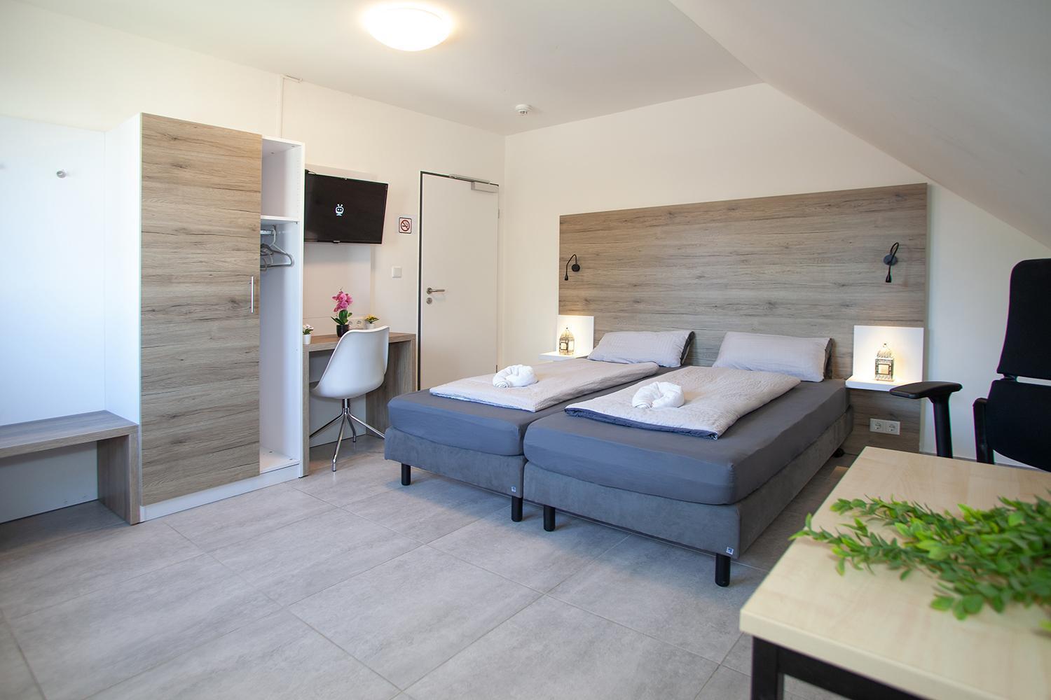 Vandrerhjem Mk - Free Wifi & Parking - 24h Check-in Oyten